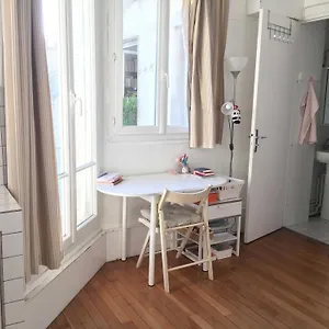 Located Flat In Saint-germain-des-prés Apartamento