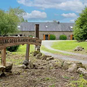  Hébergement de vacances Domaine De La Blanche Hermine France